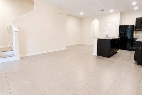 Adosado en alquiler en Brandon, Florida, 3 dormitorios, 158.58 m2 № 2167753 - foto 4
