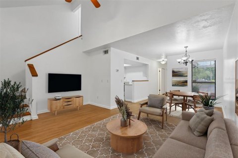 Townhouse in Gainesville, Florida 2 bedrooms, 106 sq.m. № 2402771 - photo 6