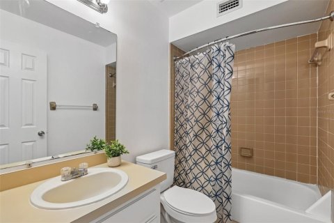 Townhouse in Gainesville, Florida 2 bedrooms, 106 sq.m. № 2402771 - photo 23