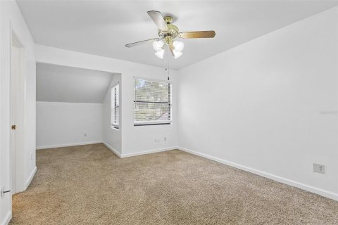 Townhouse in Gainesville, Florida 2 bedrooms, 106 sq.m. № 2402771 - photo 25