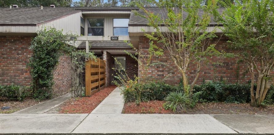Townhouse in Gainesville, Florida 2 bedrooms, 106 sq.m. № 2402771
