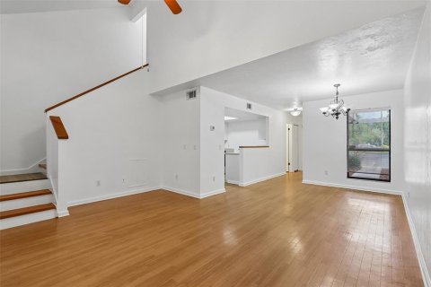 Townhouse in Gainesville, Florida 2 bedrooms, 106 sq.m. № 2402771 - photo 7
