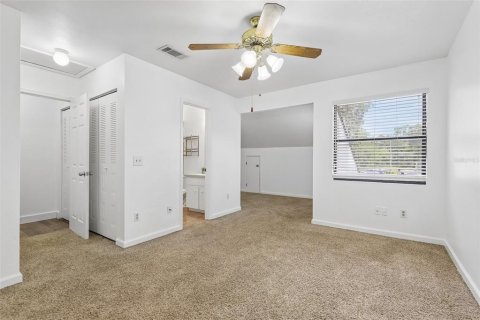 Townhouse in Gainesville, Florida 2 bedrooms, 106 sq.m. № 2402771 - photo 26