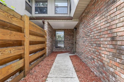 Townhouse in Gainesville, Florida 2 bedrooms, 106 sq.m. № 2402771 - photo 5