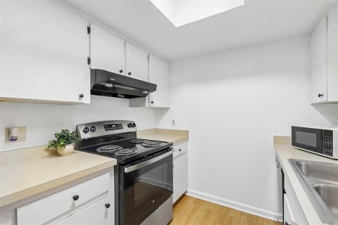 Townhouse in Gainesville, Florida 2 bedrooms, 106 sq.m. № 2402771 - photo 19