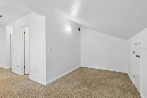 Townhouse in Gainesville, Florida 2 bedrooms, 106 sq.m. № 2402771 - photo 28