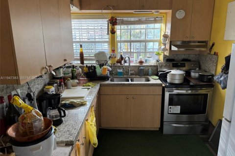 Villa ou maison à vendre à Miami, Floride: 3 chambres, 96.62 m2 № 2003344 - photo 2