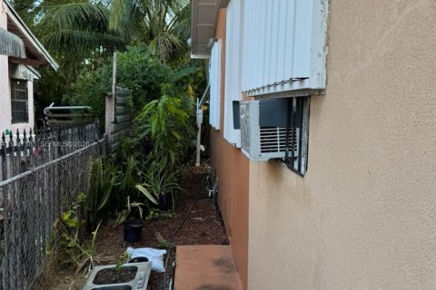 Villa ou maison à vendre à Miami, Floride: 3 chambres, 96.62 m2 № 2003344 - photo 10