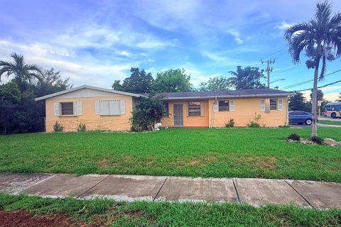 Villa ou maison à Lauderhill, Floride 3 chambres, 110.83 m2 № 2350918