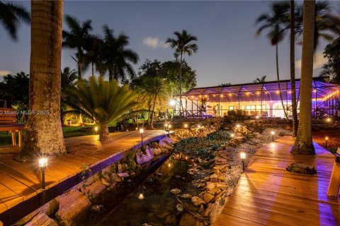 Купить виллу или дом в Плантация, Флорида 7 спален, 319.77м2, № 1951376 - фото 2