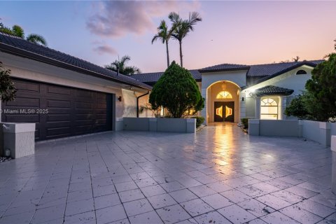 Купить виллу или дом в Плантация, Флорида 7 спален, 319.77м2, № 1951376 - фото 1