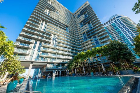 Condo in Miami, Florida, 2 bedrooms  № 1867562 - photo 1