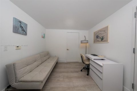 Condo in Miami, Florida, 2 bedrooms  № 1867562 - photo 11