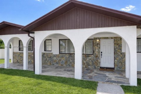 House in Miami Gardens, Florida 4 bedrooms, 139.35 sq.m. № 1997253