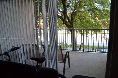 Condo in Miami, Florida, 1 bedroom  № 1486051 - photo 9