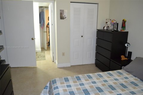 Condo in Miami, Florida, 1 bedroom  № 1486051 - photo 23
