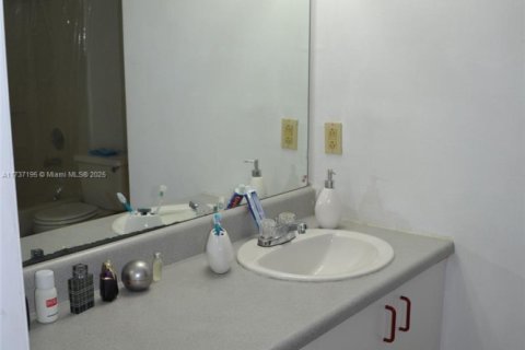 Condo in Miami, Florida, 1 bedroom  № 1486051 - photo 15