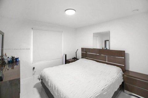 Casa en alquiler en Miami, Florida, 4 dormitorios, 135.27 m2 № 1928338 - foto 8