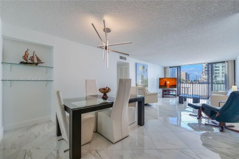 Condo in Hollywood, Florida, 2 bedrooms  № 2054450