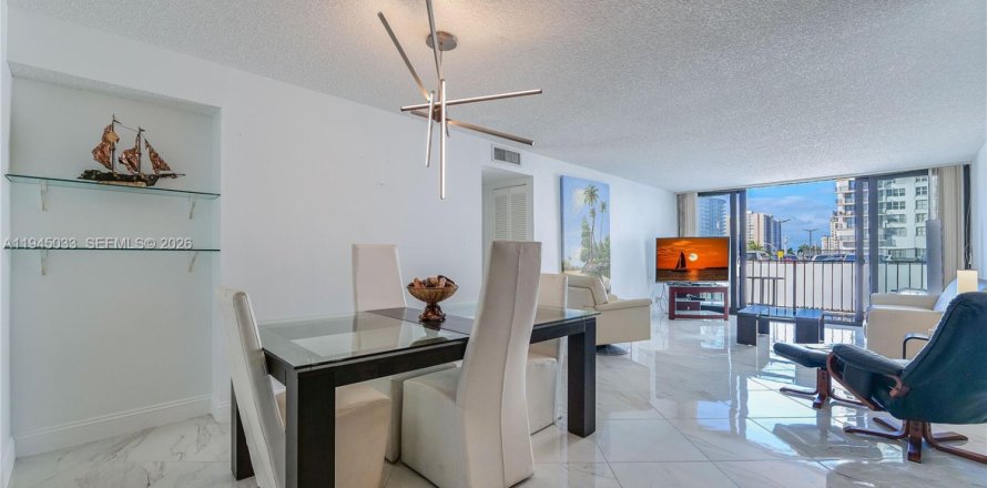 Condo in Hollywood, Florida, 2 bedrooms № 2054450
