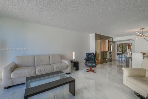 Condo in Hollywood, Florida, 2 bedrooms № 2054450 - photo 5