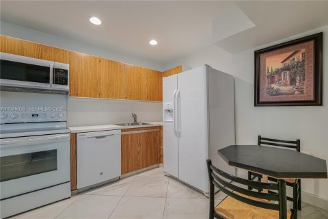 Condo in Hollywood, Florida, 2 bedrooms № 2054450 - photo 9