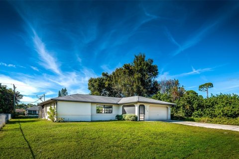 Villa ou maison à Port Charlotte, Floride 3 chambres, 157.47 m2 № 2230353