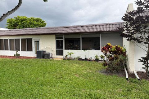 Condo in West Palm Beach, Florida, 2 bedrooms № 2245795 - photo 9