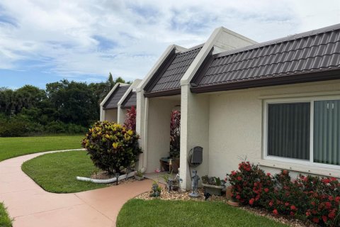 Condo in West Palm Beach, Florida, 2 bedrooms № 2245795 - photo 2