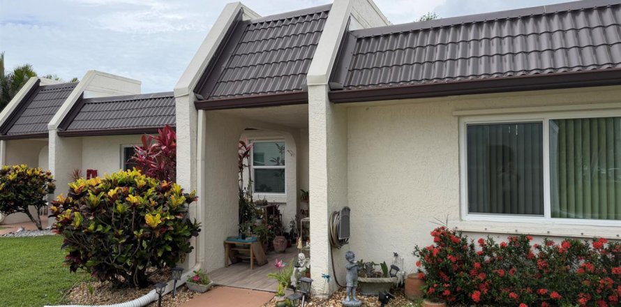 Condo in West Palm Beach, Florida, 2 bedrooms № 2245795