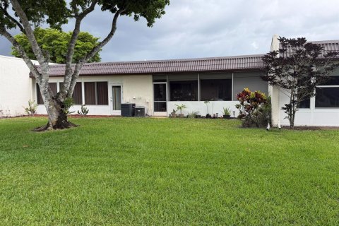 Condo in West Palm Beach, Florida, 2 bedrooms № 2245795 - photo 14