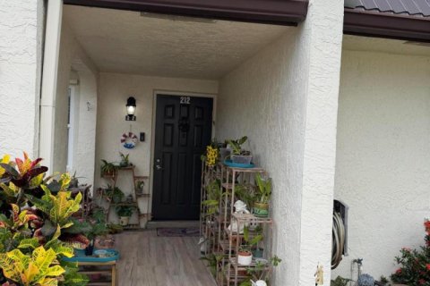 Condo in West Palm Beach, Florida, 2 bedrooms № 2245795 - photo 3