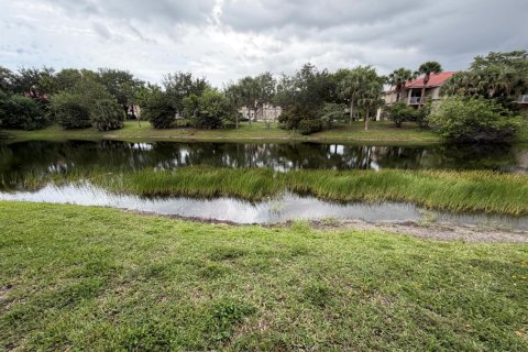 Condo in West Palm Beach, Florida, 2 bedrooms № 2245795 - photo 11
