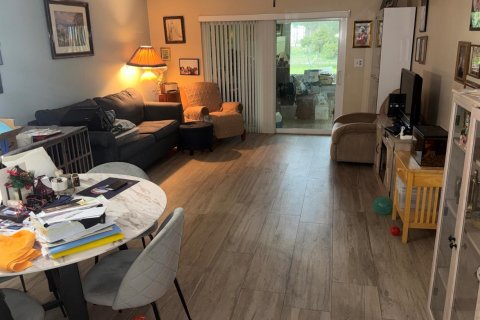 Condo in West Palm Beach, Florida, 2 bedrooms № 2245795 - photo 24