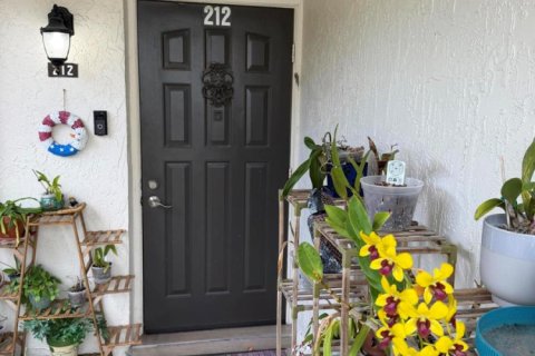 Condo in West Palm Beach, Florida, 2 bedrooms № 2245795 - photo 4