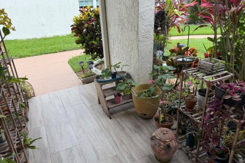 Condo in West Palm Beach, Florida, 2 bedrooms № 2245795 - photo 7