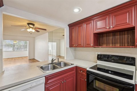 Condo in Margate, Florida, 1 bedroom  № 2031682 - photo 13