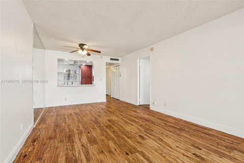 Condo in Margate, Florida, 1 bedroom  № 2031682 - photo 26