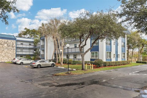 Condo in Margate, Florida, 1 bedroom  № 2031682 - photo 2