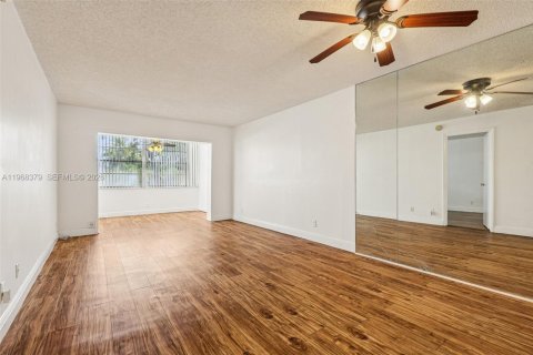 Condo in Margate, Florida, 1 bedroom  № 2031682 - photo 23