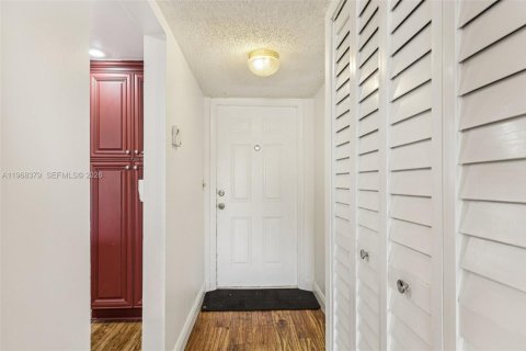 Condo in Margate, Florida, 1 bedroom  № 2031682 - photo 15