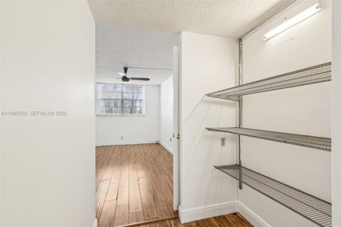 Condo in Margate, Florida, 1 bedroom  № 2031682 - photo 16