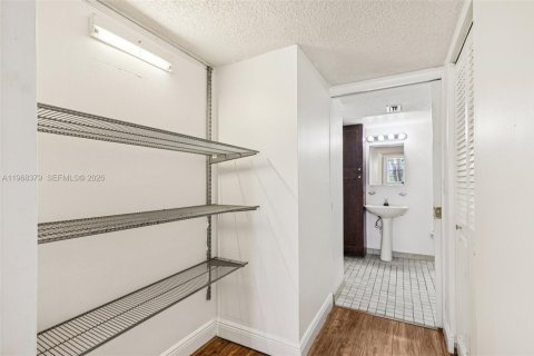 Condo in Margate, Florida, 1 bedroom  № 2031682 - photo 17