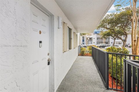 Condo in Margate, Florida, 1 bedroom  № 2031682 - photo 5