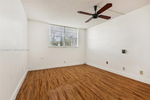 Condo in Margate, Florida, 1 bedroom  № 2031682 - photo 20