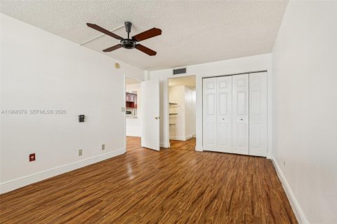 Condo in Margate, Florida, 1 bedroom  № 2031682 - photo 22