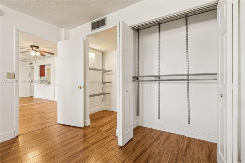 Condo in Margate, Florida, 1 bedroom  № 2031682 - photo 18