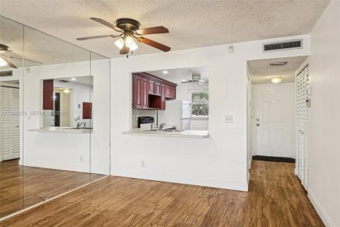 Condo in Margate, Florida, 1 bedroom  № 2031682 - photo 8