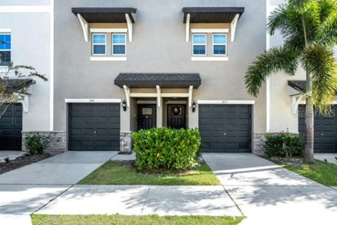 Таунхаус в PALM RIVER TOWNHOMES в Тампа, Флорида 9 комнат, 161м2 № 2236589