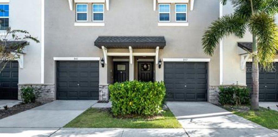 Touwnhouse à PALM RIVER TOWNHOMES à Tampa, Floride 2 chambres, 161 m2 № 2236589